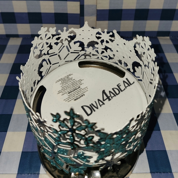 Bath & Body Works STAINED GLASS SNOWFLAKE 3-Wick Candle Holder - Picture 2 of 3